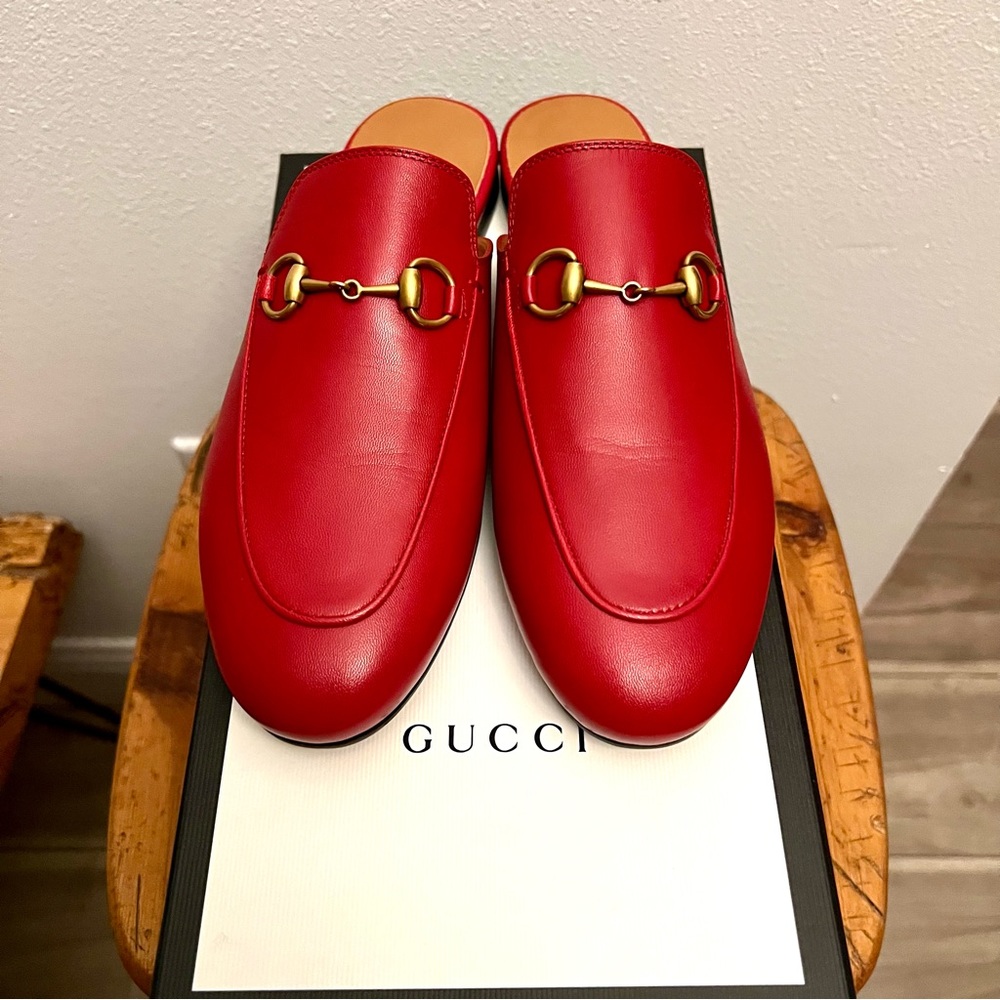 Gucci Princetown Hibiscus Red Leather Horsebit Mule
Slipper size 37.5